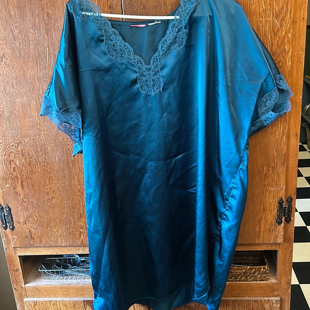 Ladies Plus MuuMuu style Nightgown